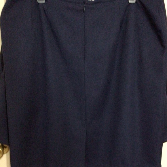 Navy blue women’s suit - Picture 4 of 6